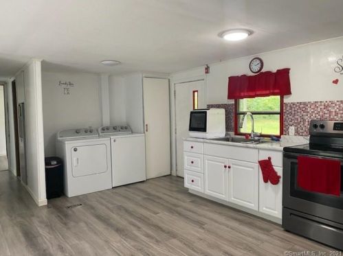 7 Raven Rd, Colchester CT  06415-2505 exterior