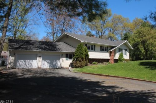 17 Rutgers Ave, West Milford Lakes NJ  07480-3505 exterior