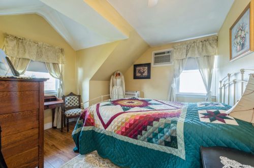 3766 Hudson Ave, Seaford NY  11783-2319 exterior