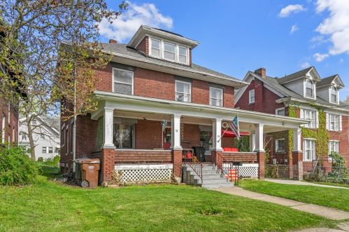 92 Euclid Ave, Hermitage, PA 16146-3435