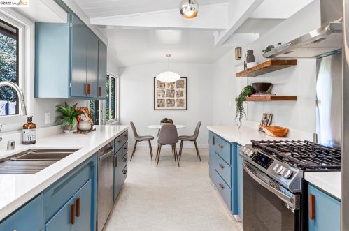 4985 Hedge Ln, Oakland CA  94602-2641 exterior