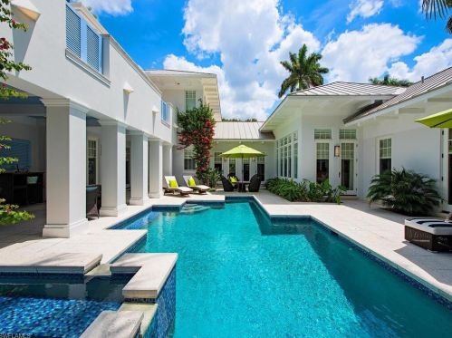 137 1st Ave, Naples FL  34102-5902 exterior