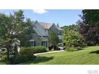 8846 Clearwater Cir, Fogelsville, PA 18051-2046