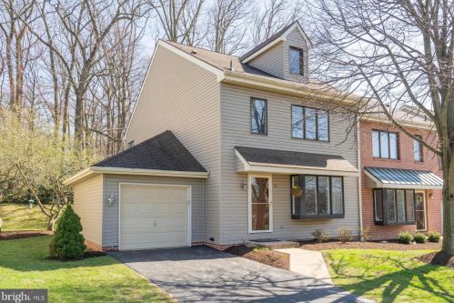 8 Foster Ln, Downingtown, PA 19335-3379