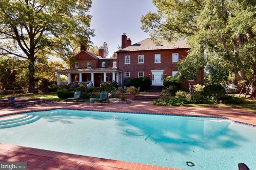 9414 Georgetown Pike, Great Falls VA  22066-2735 exterior