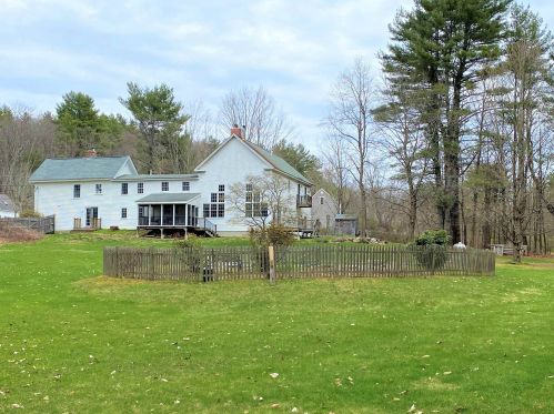 73 Main St, Hopkinton NH  03229-3003 exterior