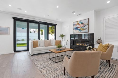 3213 Pine Ave, Manhattan Beach CA  90266-3615 exterior