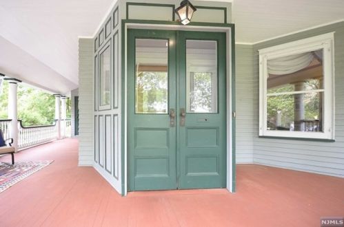 141 Irving St, Ridgewood, NJ 07450-4518