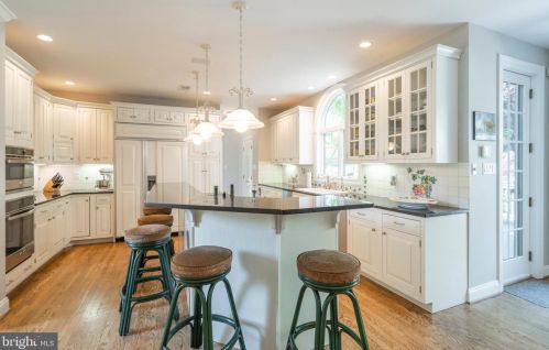 5 Gregory Ln, Newtown Square PA  19073-1518 exterior