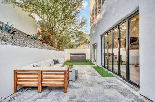 7627 22nd St, Phoenix AZ  85020-4706 exterior