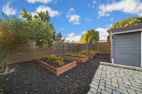 9235 B St, Oakland CA 94603-2416 exterior