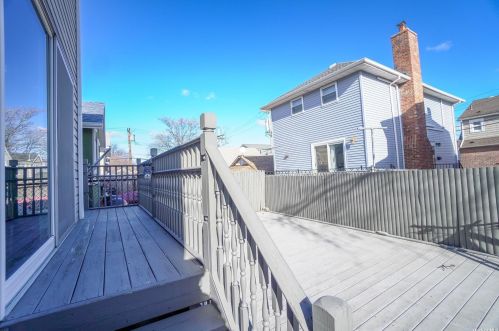 18 Edgewater Park, Bronx NY  10465-3504 exterior