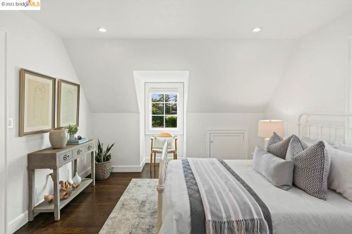 5828 Heron Dr, Oakland CA  94618-2628 exterior