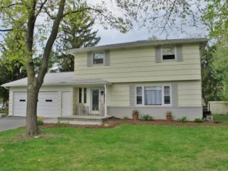 60 Towpath Ln, Rochester, NY 14618-4510
