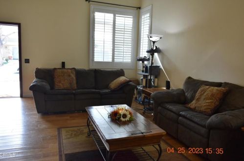 706 Princessa Dr, Oxnard CA  93030-7690 exterior