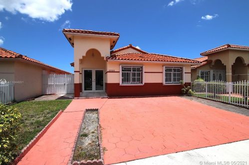 6949 30th Ln, Hialeah, FL 33018-5281