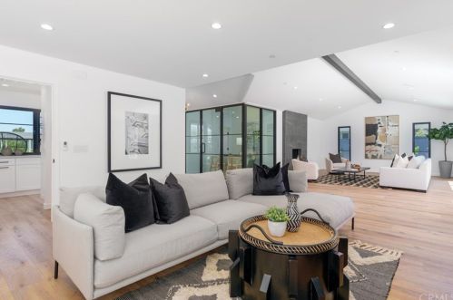 1712 Tradewinds Ln, Newport Beach CA  92660-4312 exterior