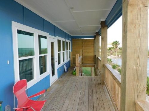 702 Todville Rd, Taylor Lake Village, TX 77586-3910