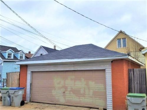 2483 6th St, Milwaukee, WI 53212-2705