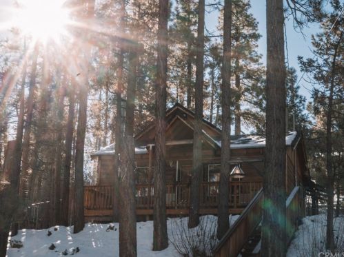 118 Rainbow Blvd, Big Bear City, CA