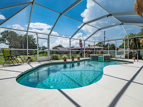 581 Biscayne Ln, Sebastian, FL 32958-4931