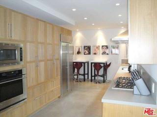 8225 Waring Ave, Los Angeles CA  90046-6834 exterior