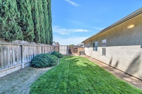 1656 Sierra Creek Dr, Manteca CA  95336-8652 exterior