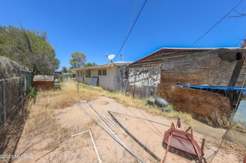 2215 Tucson Ave, Tucson AZ 85713 exterior