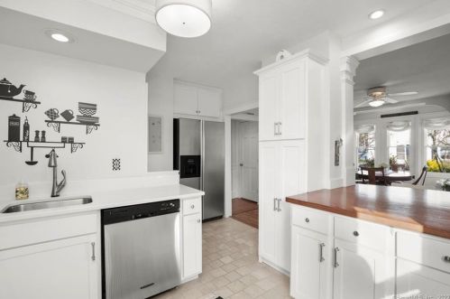 18 Reed St, Milford CT  06460-4721 exterior