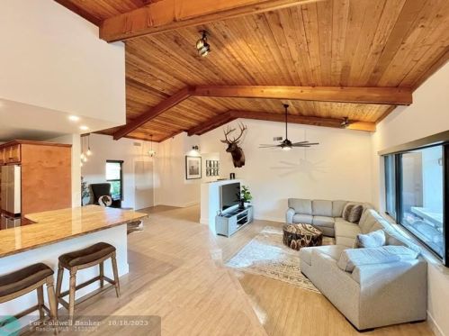 1630 118th Ter, Hollywood FL  33026-2546 exterior