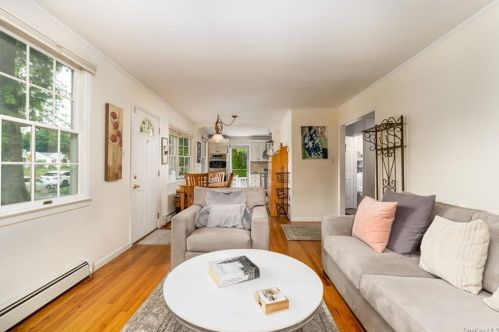 10 Osage Dr, Crotonville NY  10562-3815 exterior