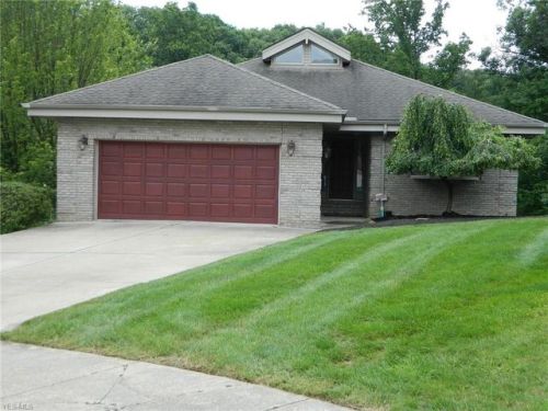 3203 Forest Overlook Dr, Cleveland, OH 44131-3744