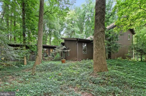 210 Spring Hill Ln, Lebanon, PA 17042-9055