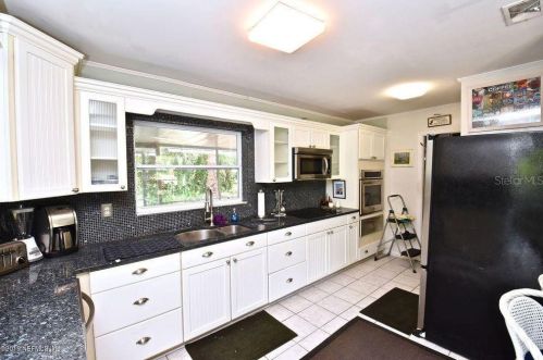 301 Lakeview Ave, Crescent City, FL 32112-2219