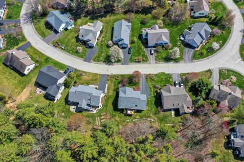 24 Briallia Cir, Newmarket NH  03857-2194 exterior