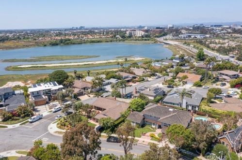 2936 Alta Vis Dr, Newport Beach CA  92660-3205 exterior