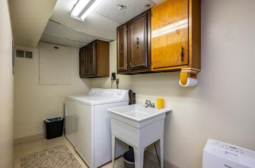 27 Greenview Dr, Jeannette PA  15644-9674 exterior