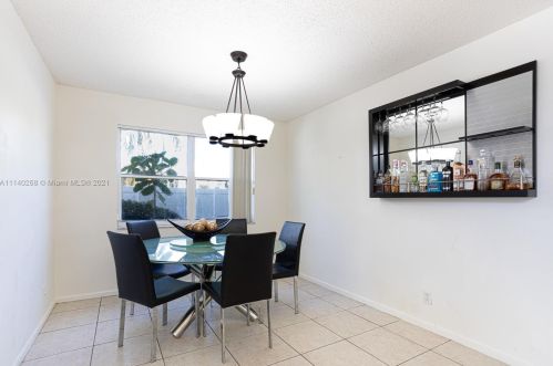 3136 176 Ter, Hollywood FL 33029-5556 exterior