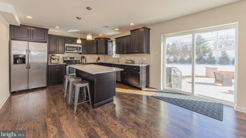 103 Dolington Rd, Yardley PA 19067-2621 exterior