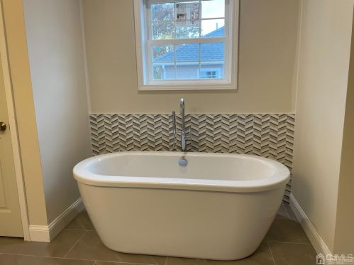 545 Lincoln Ave, Woodbridge NJ 07095-2405 exterior