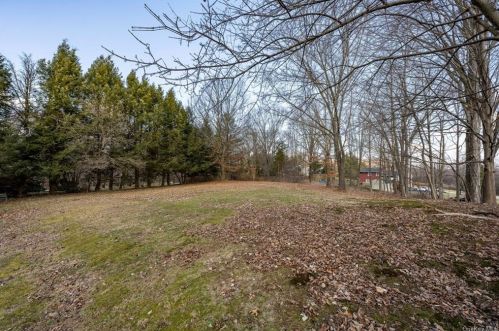 35 Montfort Rd, New Hamburg NY  12590-3520 exterior