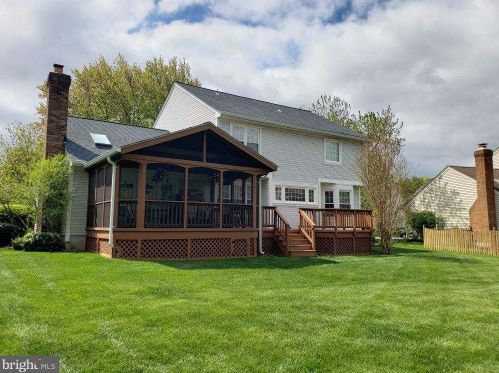 2652 Meadow Hall Dr, Herndon, VA 20171-2934