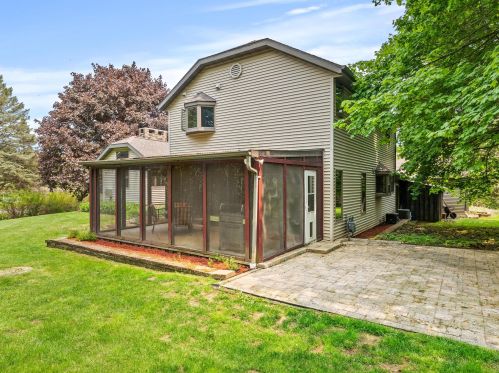 1410 Whitewater Dr, Manitowoc WI 54220-9437 exterior