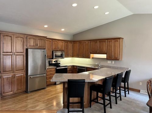 102 Olde Allouez Ct, Green Bay, WI 54301-1971