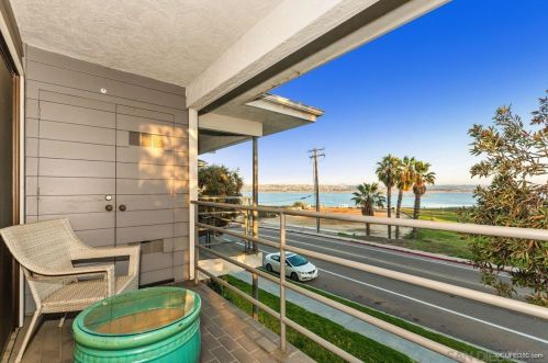 3802 Crown Pt Dr, San Diego CA 92109-6711 exterior