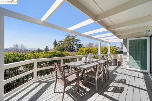 303 Hillside Ave, Oakland CA  94611-4013 exterior