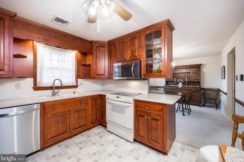 1134 Crestwood Dr, Pottstown PA 19464-2932 exterior