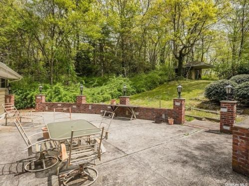 613 Caledonia Rd, Huntington Station NY 11746-5122 exterior