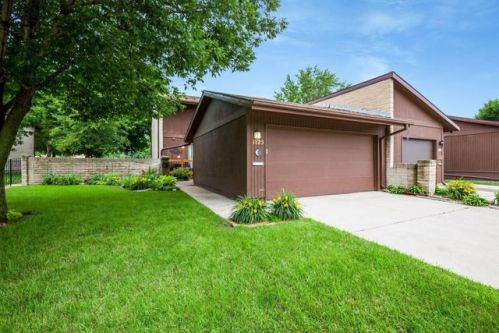 1125 Johnson St, Ames, IA 50010-4205