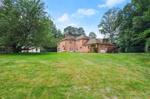 223 Jonathan Dr, Stamford CT  06903-1510 exterior